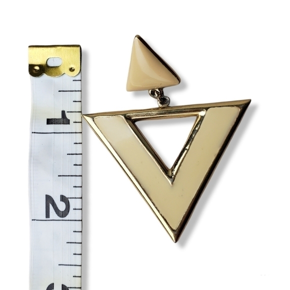 VINTAGE Enamel Cream & Goldtone Post-back Earrings - Picture 5 of 5